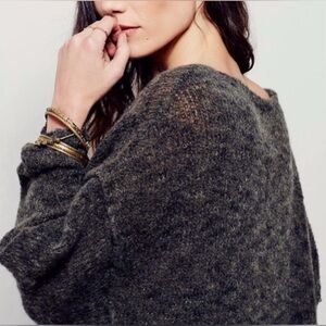 Free People | Lofty Boucle Slochy Vneck Alpaca Sweater SzLarge🧟‍♀️
